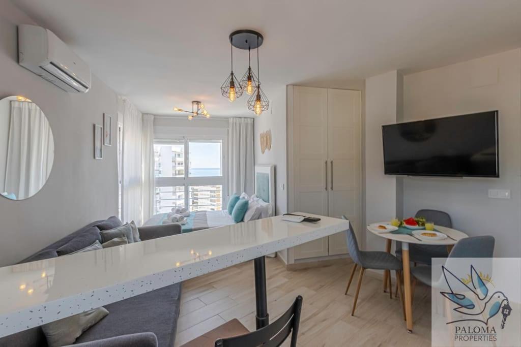 Wonderful Studio Apartment On The Beachfront Benalmádena Dış mekan fotoğraf
